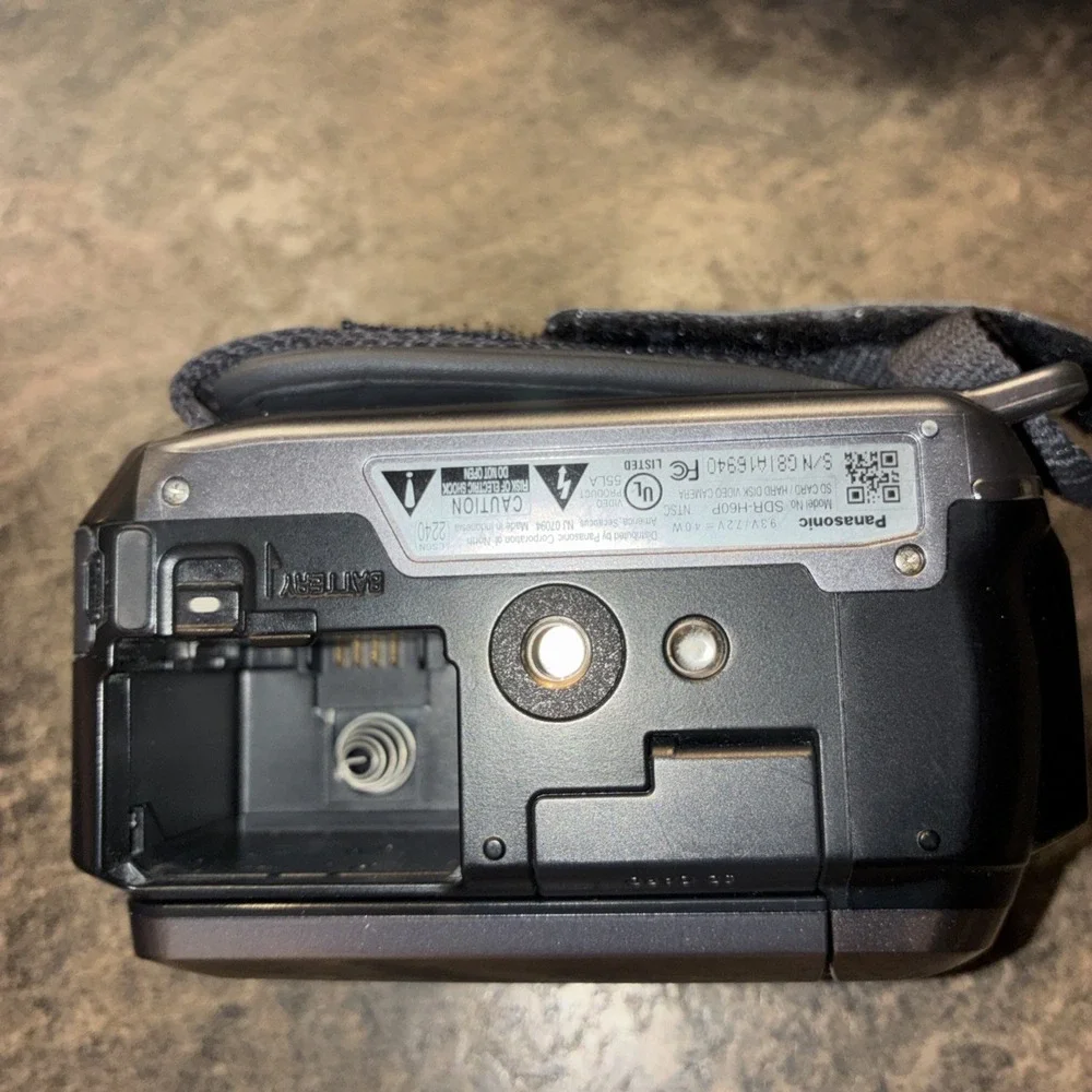 Panasonic SDR-H60P Handheld Camcorder Black 50x Zoom for Parts Or Repair W/bag